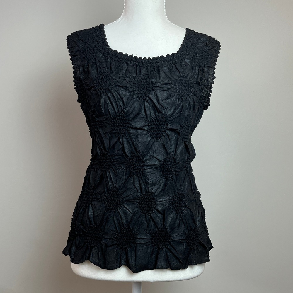 Vintage Y2K Black Popcorn Top Women's Smocked Stretch Floral Sleeveless Goth